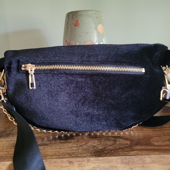 Ah Dorned Elegant Black Velvet Crossbody Bag - Picture 2 of 7